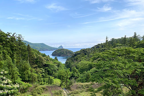 カズラ島（中央）